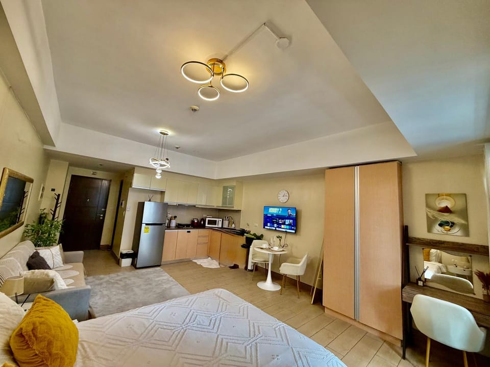 Cozy Apartment in Venice Luxury Residences BGC Apartment in Makati