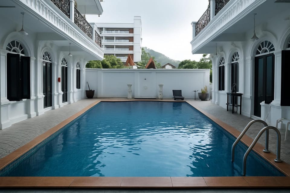 Property building, Day, Pool view, Swimming pool, Swimming pool