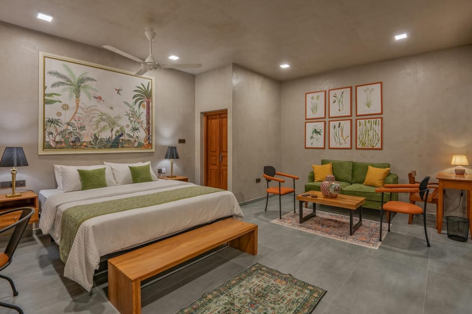 View (from property/room), Bedroom, Lake view, Mountain view, Pool view