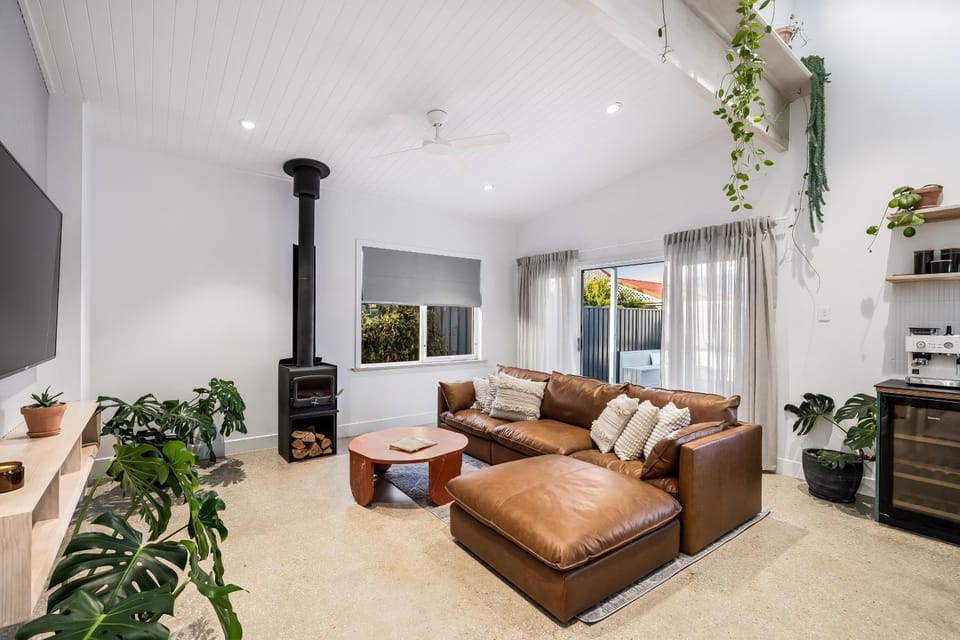 Living room, Entertainment, fireplace