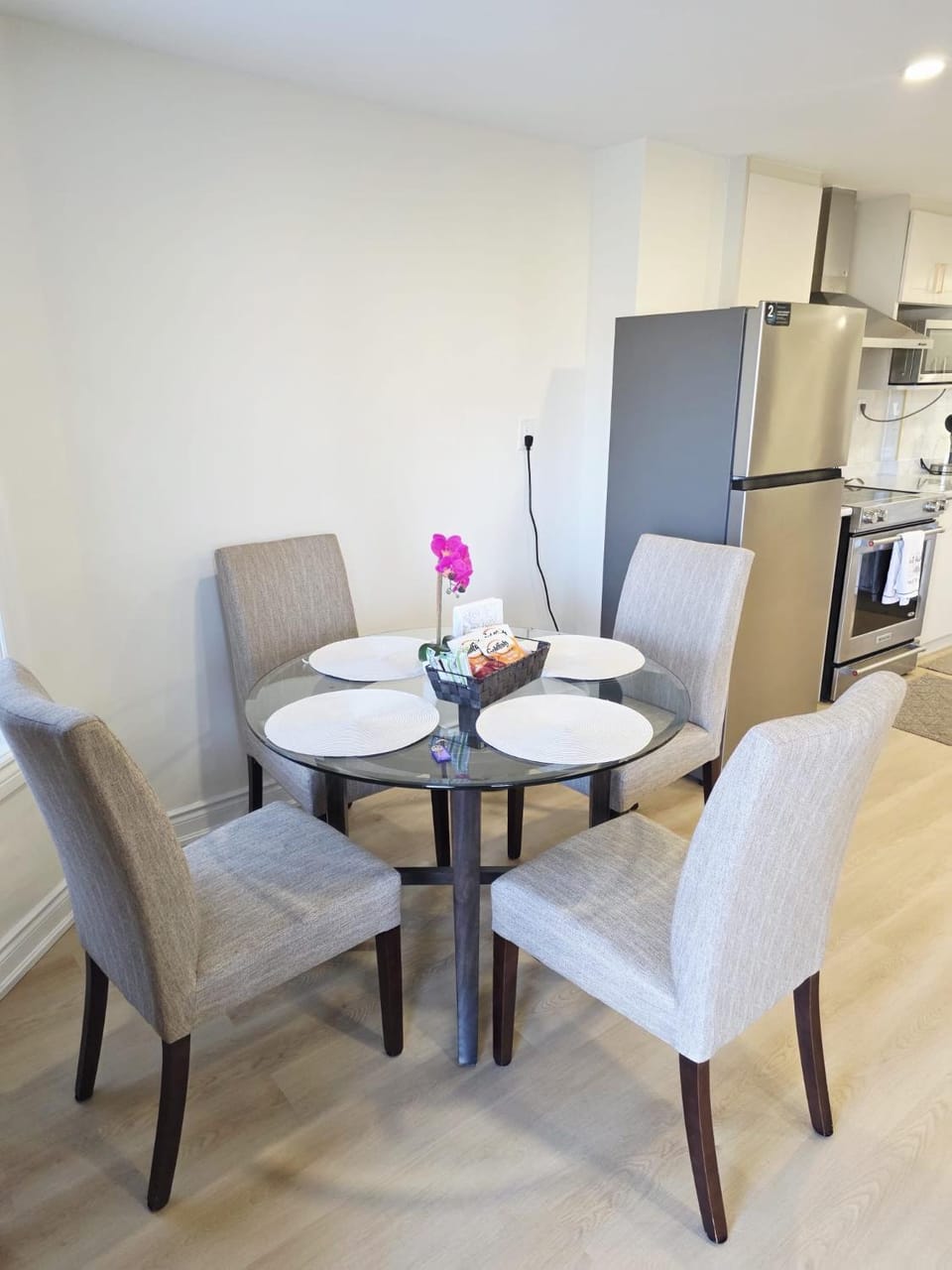 2 Bd - 1 Bth Main Floor Walk-Out Unit - 2 Parkings - Licensed House in Oakville