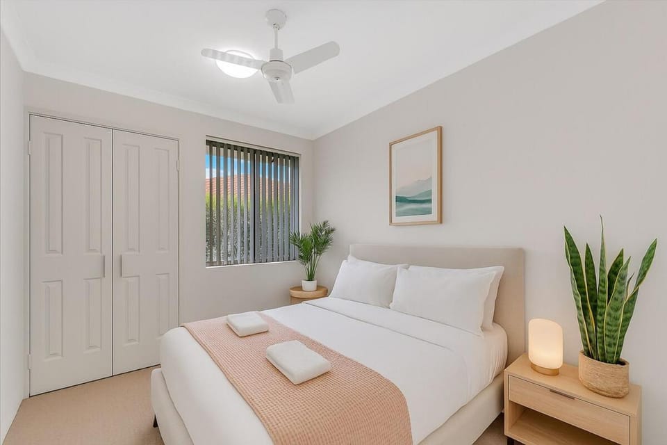 Stylish Queens Park Stay Close to Perth Airport House in Perth