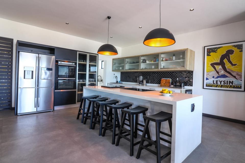 Kitchen or kitchenette, Dining area, oven, stove