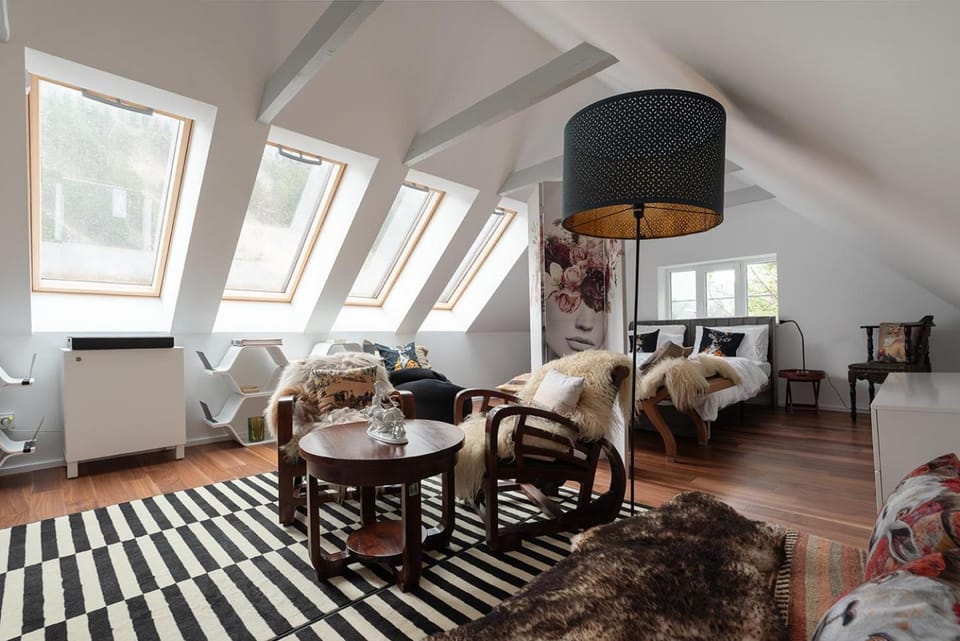 Bed, Living room, Photo of the whole room, Seating area, Bedroom