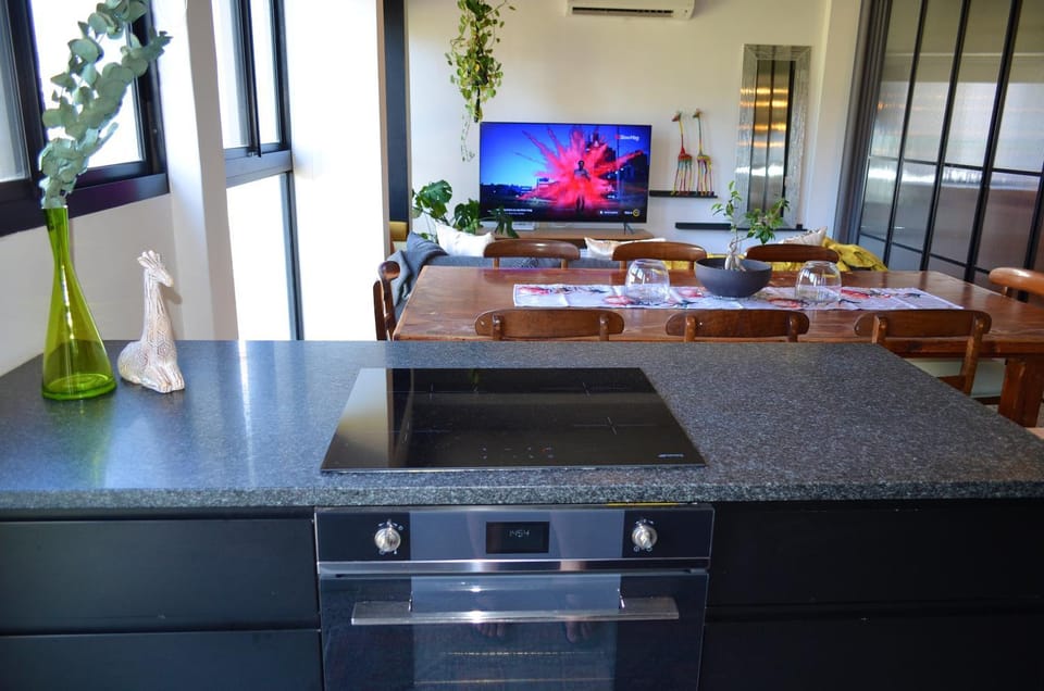 TV and multimedia, Kitchen or kitchenette, Dining area, oven