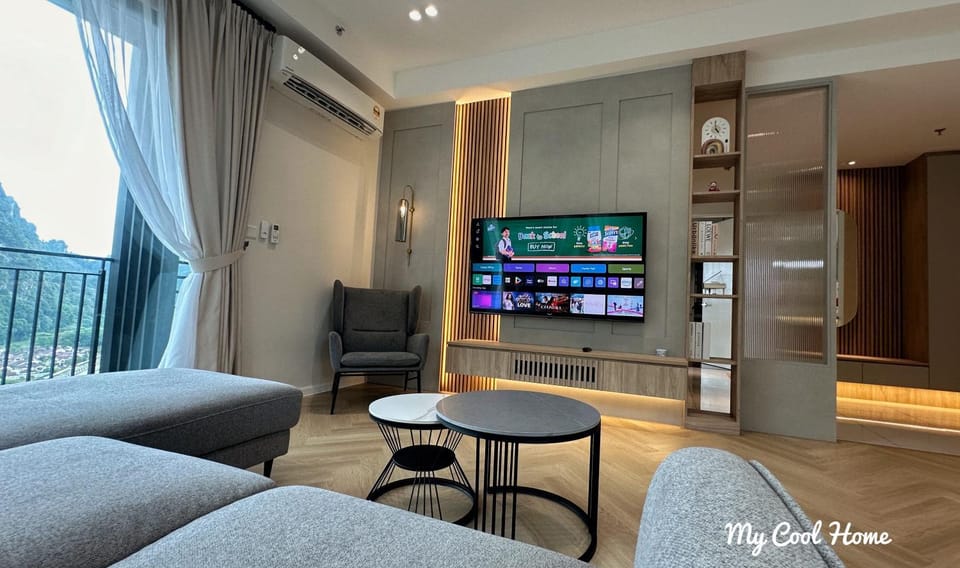 Communal lounge/ TV room, TV and multimedia, Living room, Seating area, Evening entertainment