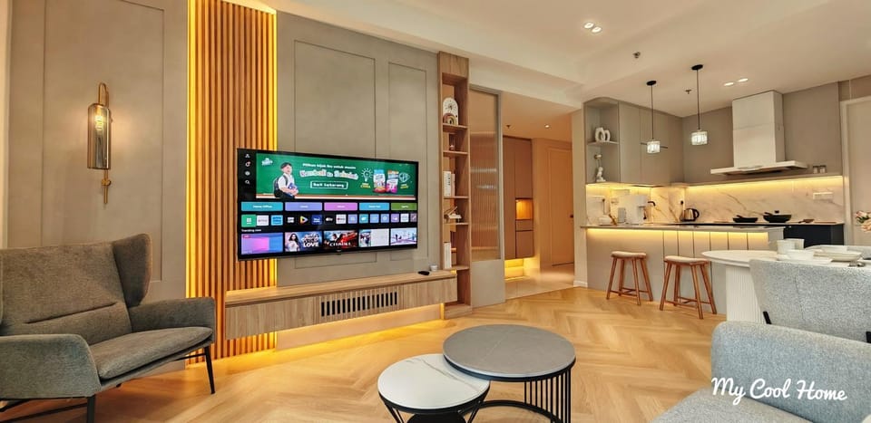 TV and multimedia, Kitchen or kitchenette, Living room, Seating area