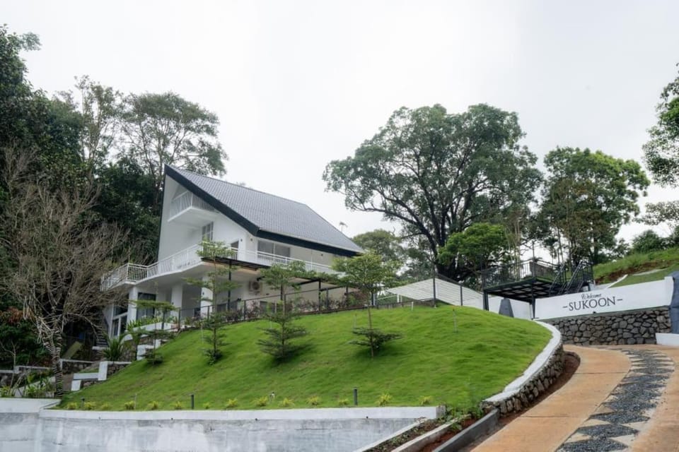 SUKOON Stays - Nestled among the misty hills and lush forests Villa in Kerala