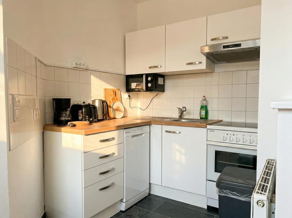 Coffee/tea facilities, Kitchen or kitchenette, minibar, oven, stove, toaster