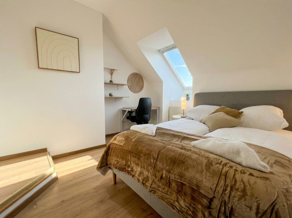 Bed, Bedroom
