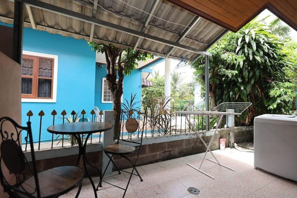 Property building, Facade/entrance, Balcony/Terrace