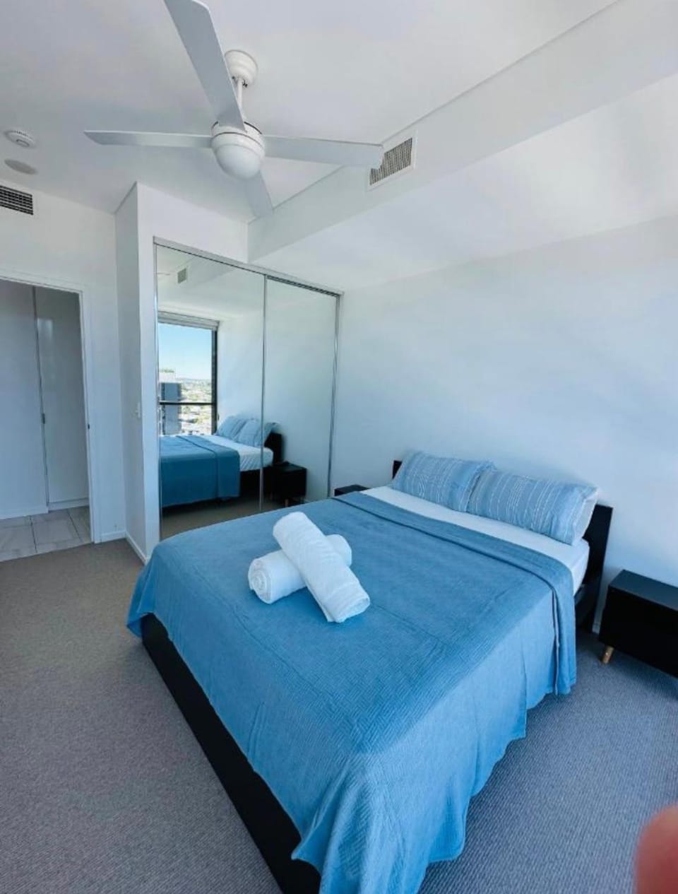 Bed, Bedroom, towels, air conditioner