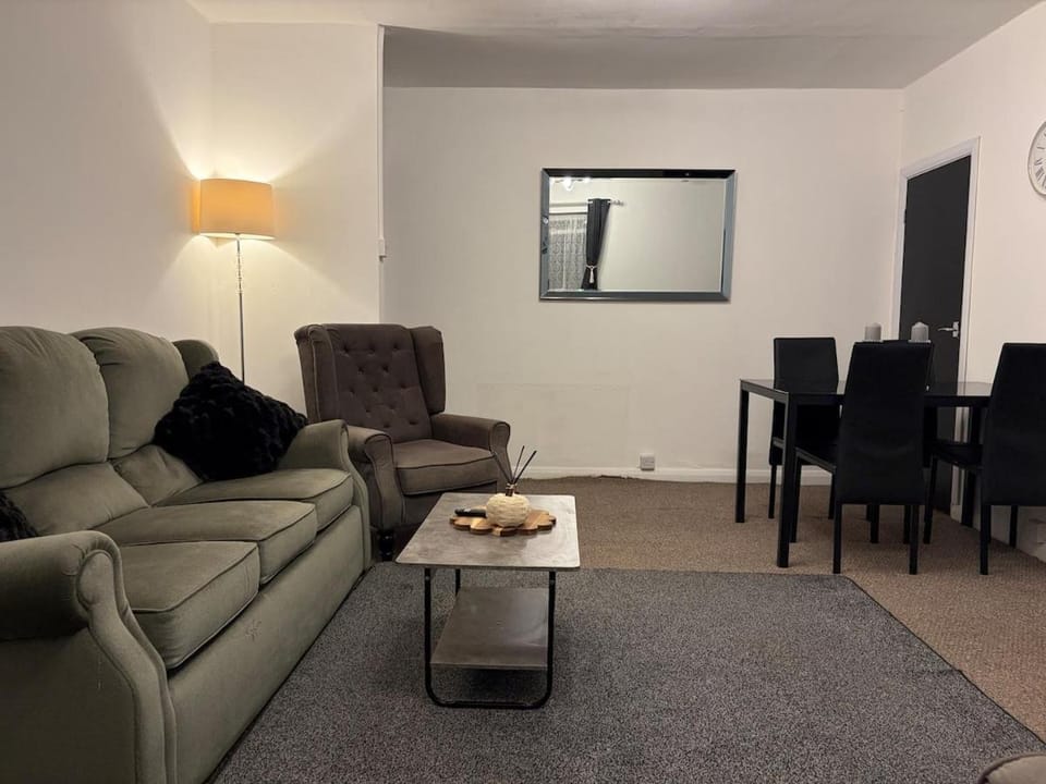 Ty Cwmbwrla Apartment in Swansea