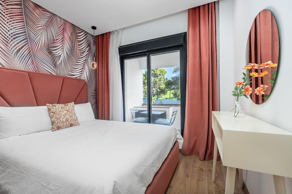 Pool View, Stylish 3BR & 2BA with Balcony, Near Train Station Apartment in Tangier