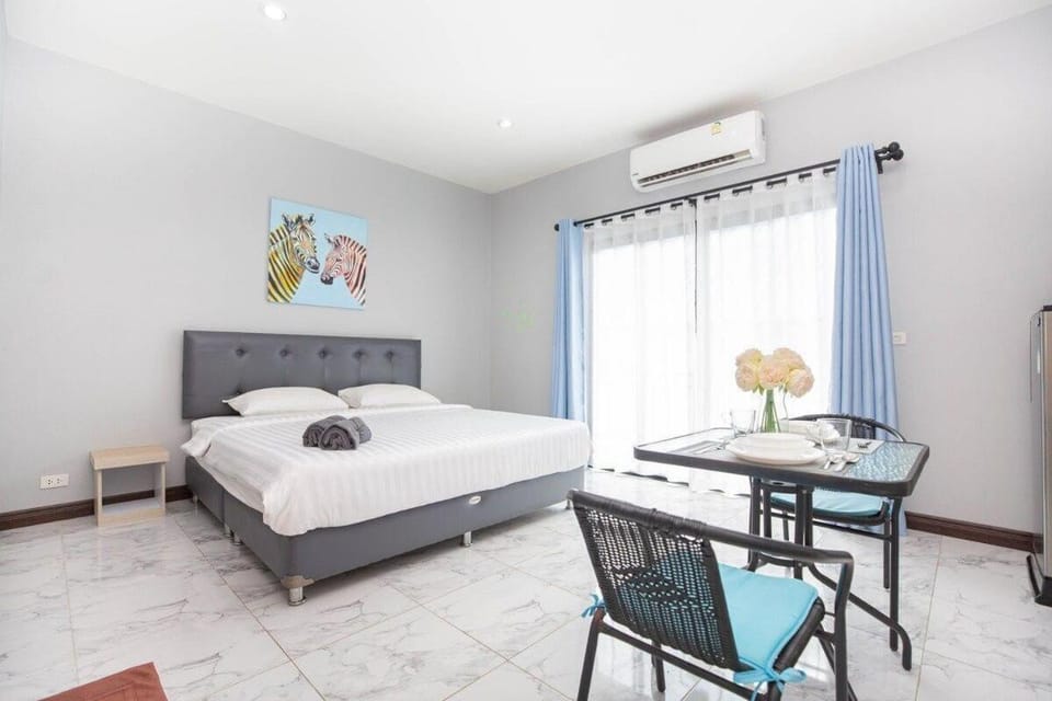 Living room, Dining area, Bedroom