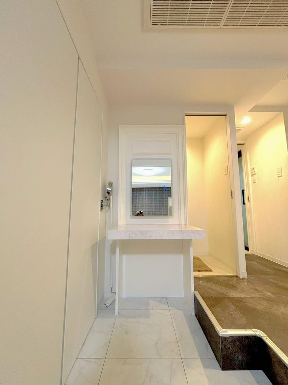 大阪市中心100平大两居 近地铁站 步行可达心斋桥 道顿堀商业街 Apartment in Osaka