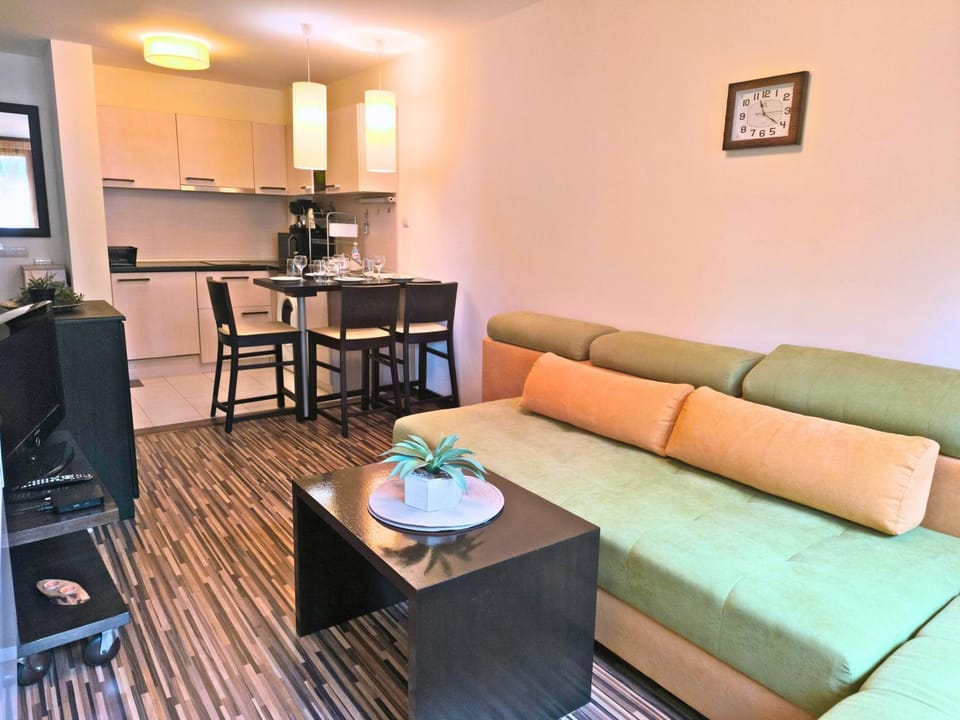TV and multimedia, Coffee/tea facilities, Seating area, stove, kitchen