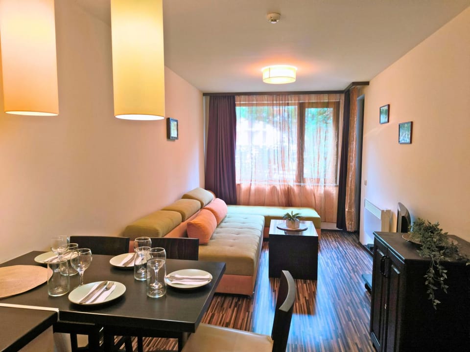 Seating area, Dining area, kitchen