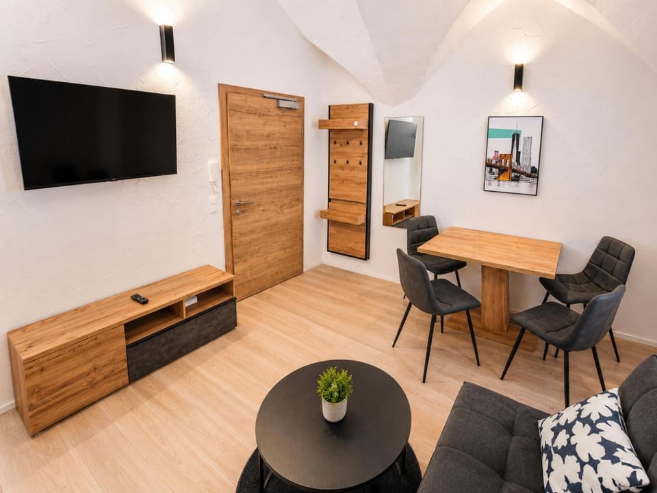 New Two-Bedroom Apartment in the Old Town Apartment in Tyrol