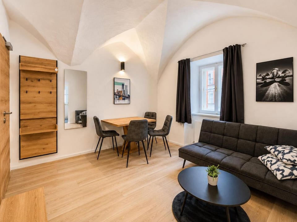 New Two-Bedroom Apartment in the Old Town Apartment in Tyrol