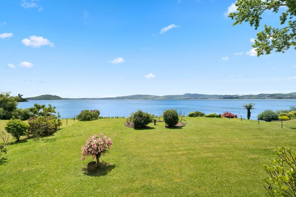 Panoramic Views of Rotorua's lake and Mountains House in Rotorua
