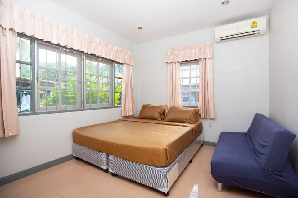 Bedroom, air conditioner