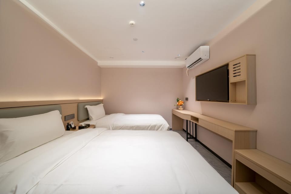 宜诺臻品酒店 广州上下九十三行店 Hotel in Guangzhou