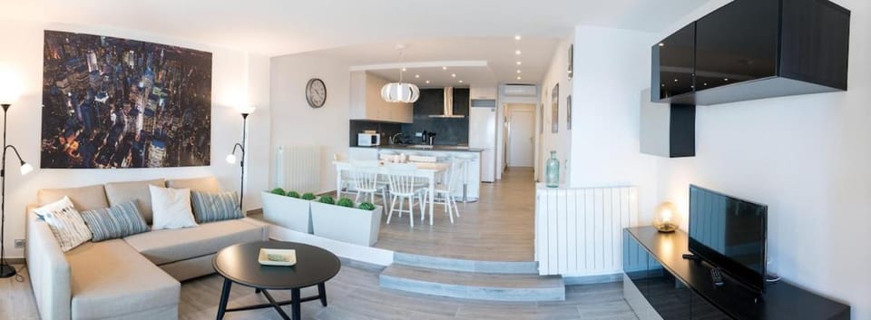 SeaHomes Vacations - Cala Banys Seafront Apt & PKG Apartment in Lloret de Mar