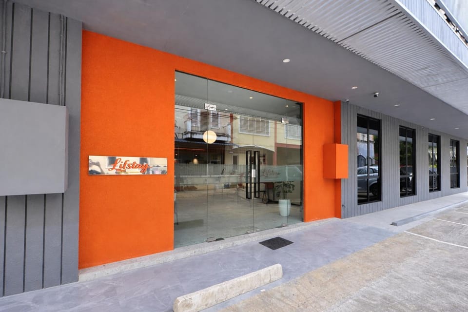 Facade/entrance