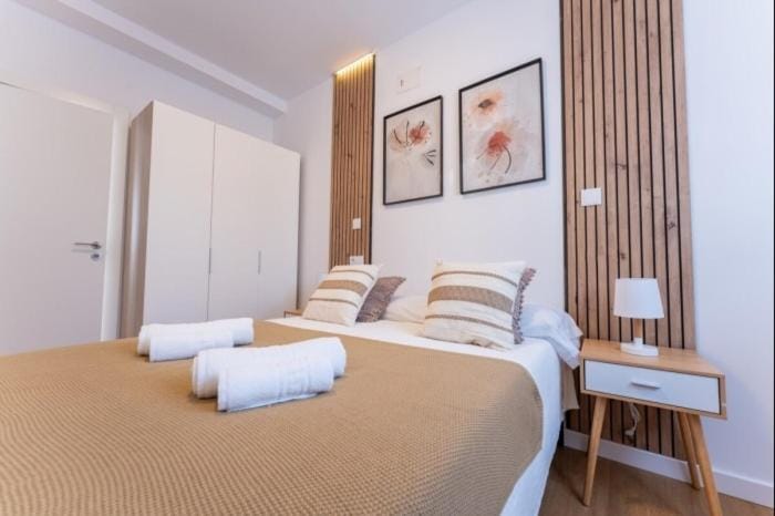 Spacious Deluxe Basement Ideal for 8 guests Apartment in Santander