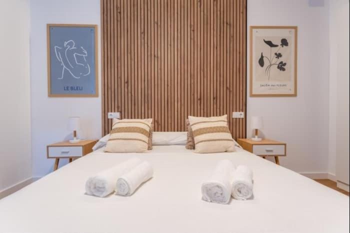 Spacious Deluxe Basement Ideal for 8 guests Apartment in Santander