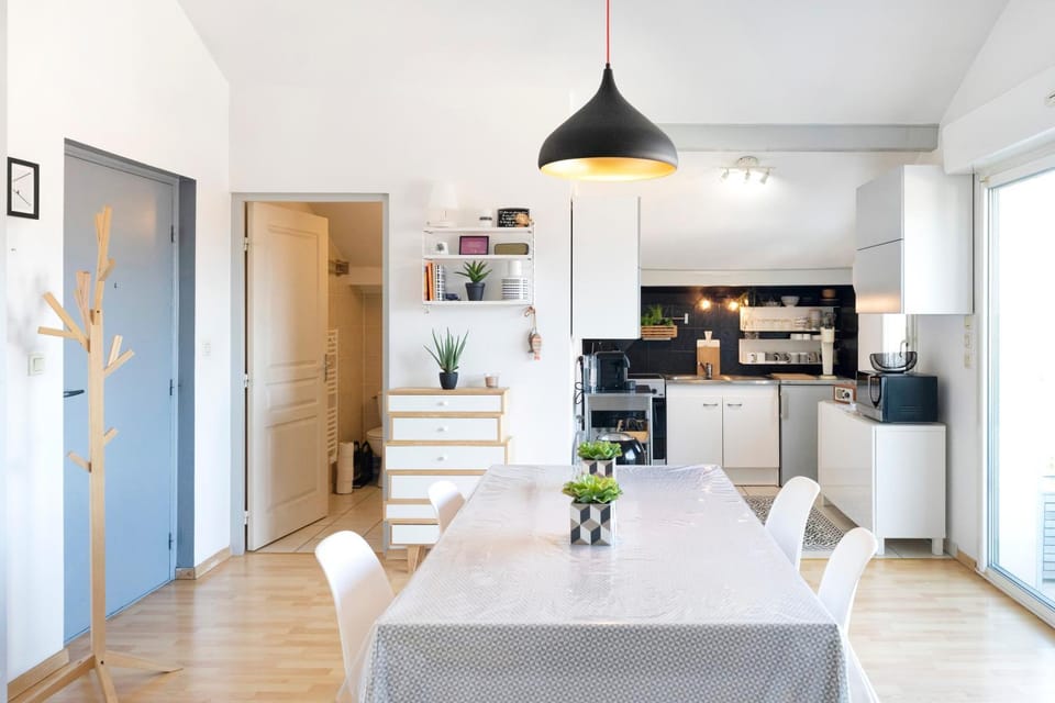 Property building, Kitchen or kitchenette, Living room