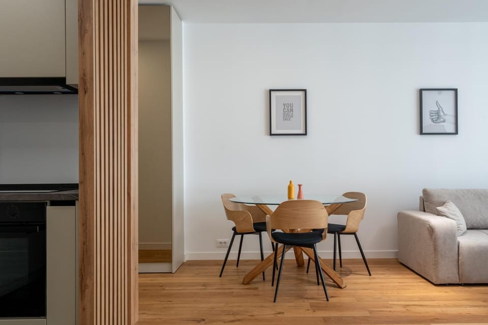 Kitchen or kitchenette, Living room, Seating area, Dining area