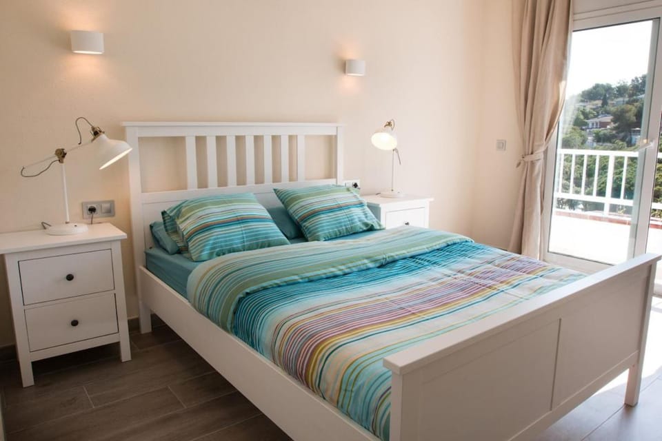 SeaHomes Vacations - Seafront Apt Fenals & PKG Apartment in Lloret de Mar