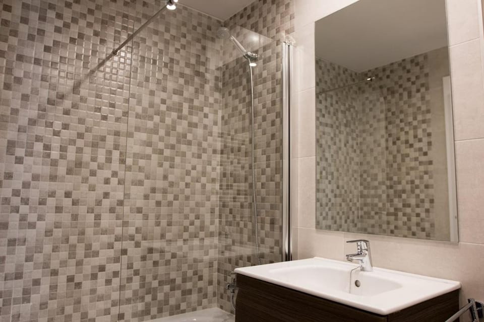 SeaHomes Vacations - Seafront Apt Fenals & PKG Apartment in Lloret de Mar