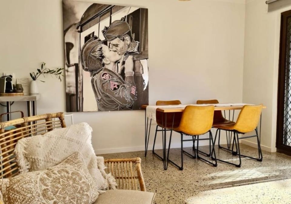 Seating area, Dining area
