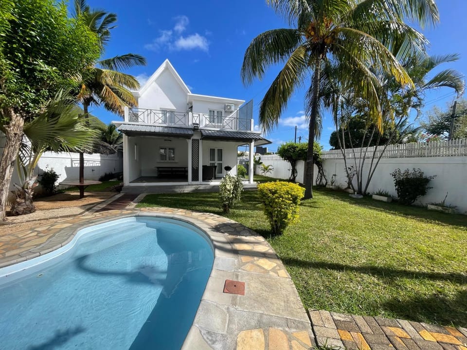 Villa Roche Noire with Pool- 4 mins from Beach Villa in Rivière Noire District, Mauritius