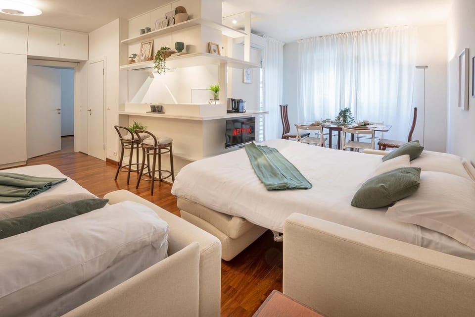 Bed, TV and multimedia, Lunch, kitchen