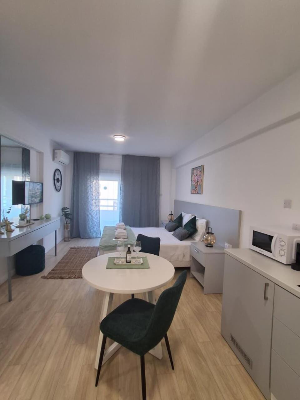 TV and multimedia, Kitchen or kitchenette, Seating area, Dining area