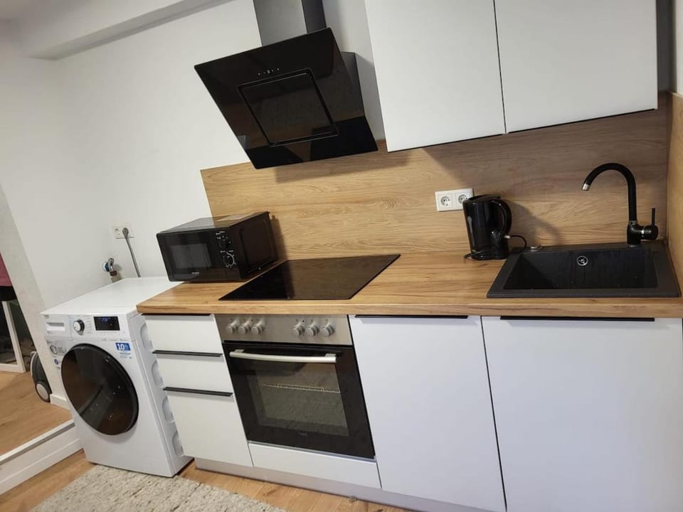 Kitchen or kitchenette, dishwasher, heating, heating, internet, internet, microwave, stove, stove, toaster, toaster, washing machine, washing machine, kitchen