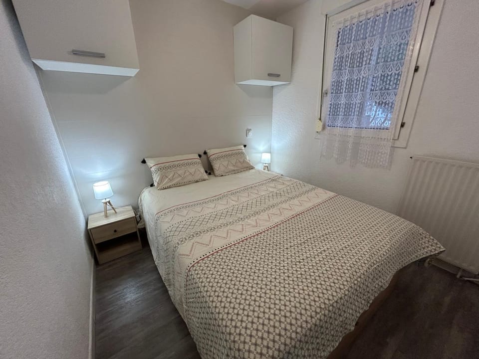 Bed, Bedroom, internet