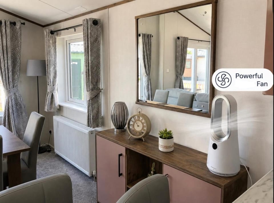 NEW 2025 Modern 3Bedrooms Lodge Walk to Beach House in Morecambe