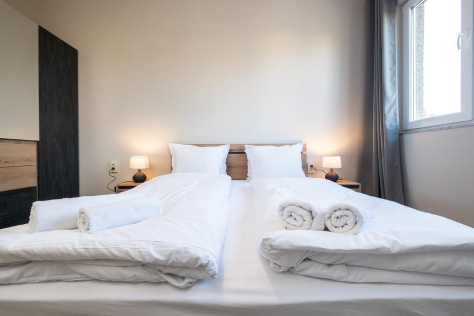 Bed, Photo of the whole room, Bedroom, towels