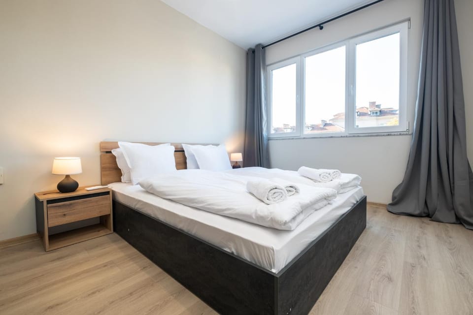 Bed, Photo of the whole room, Bedroom, towels