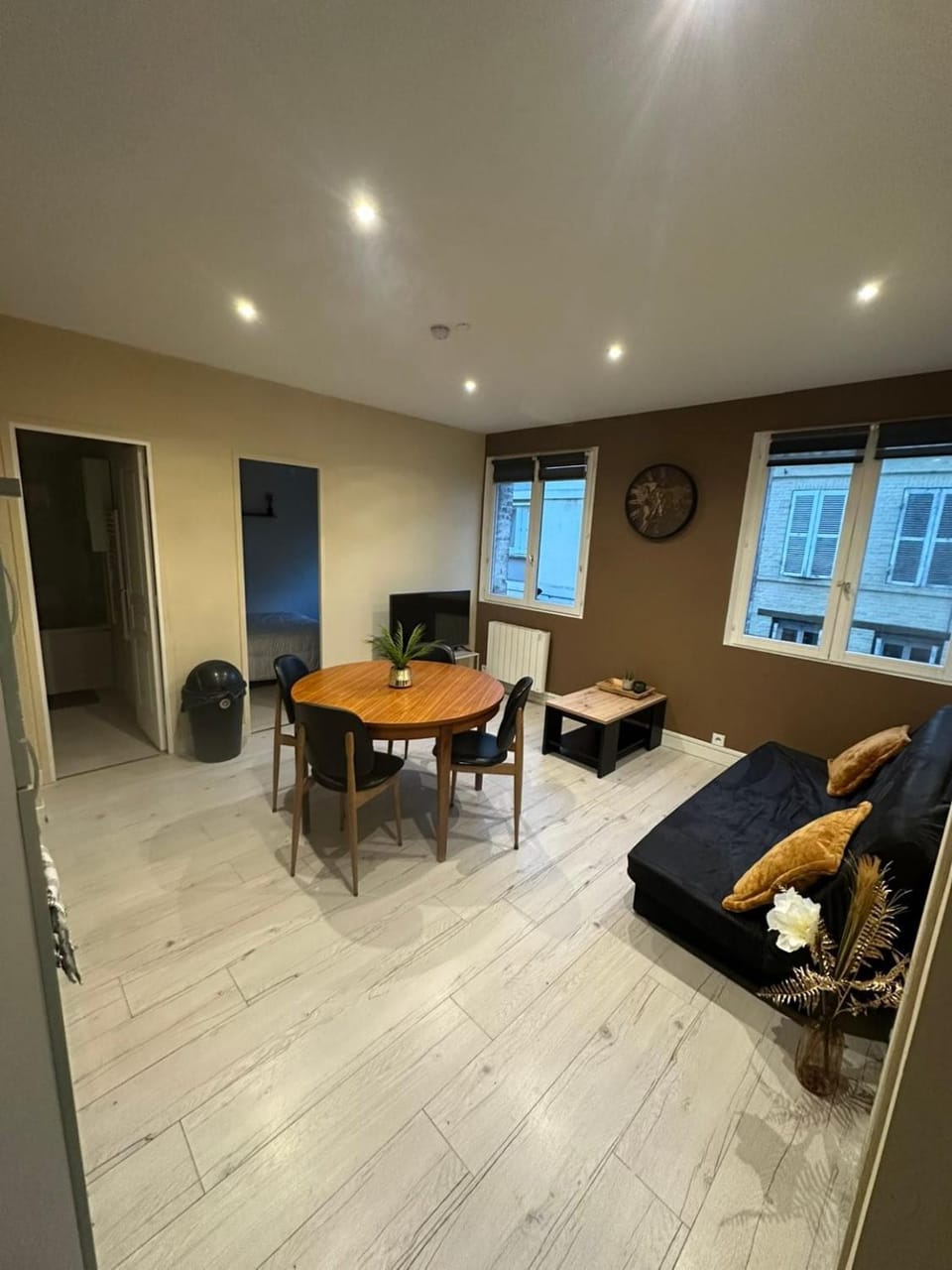 TV and multimedia, Living room, Seating area, Dining area