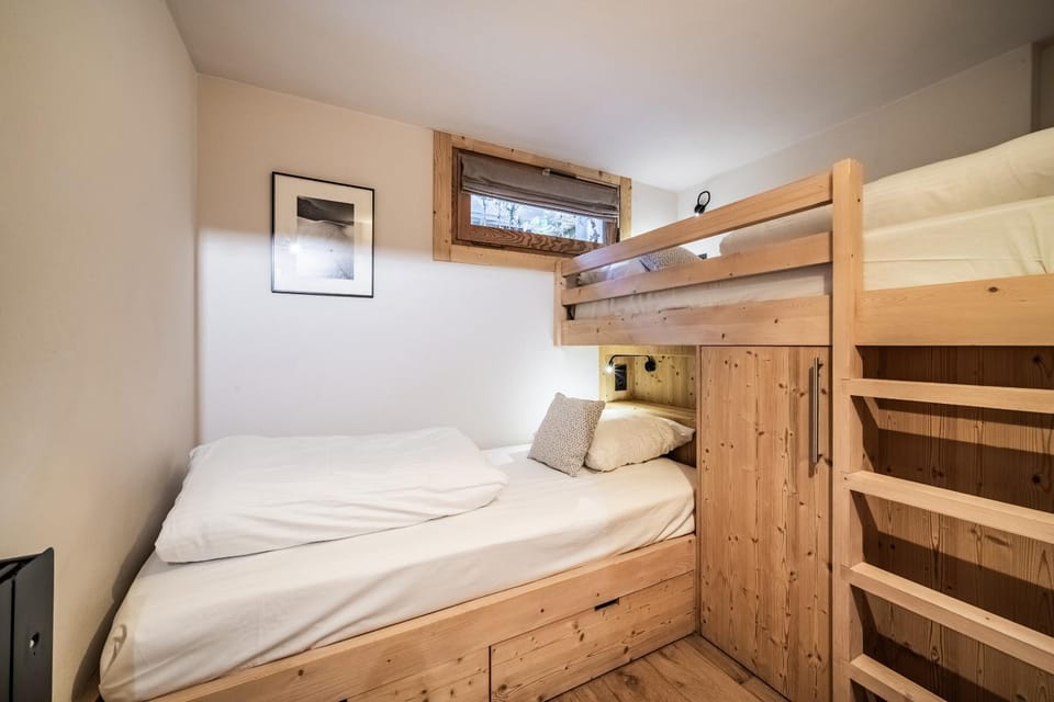 Bed, Photo of the whole room, Bedroom, bunk bed