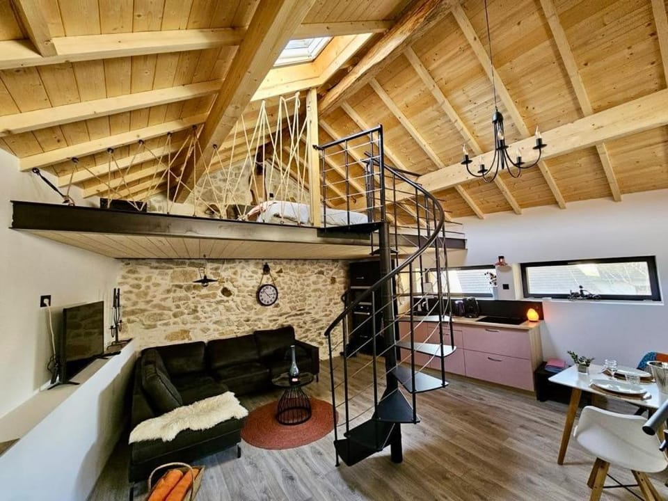 TV and multimedia, Kitchen or kitchenette, Living room