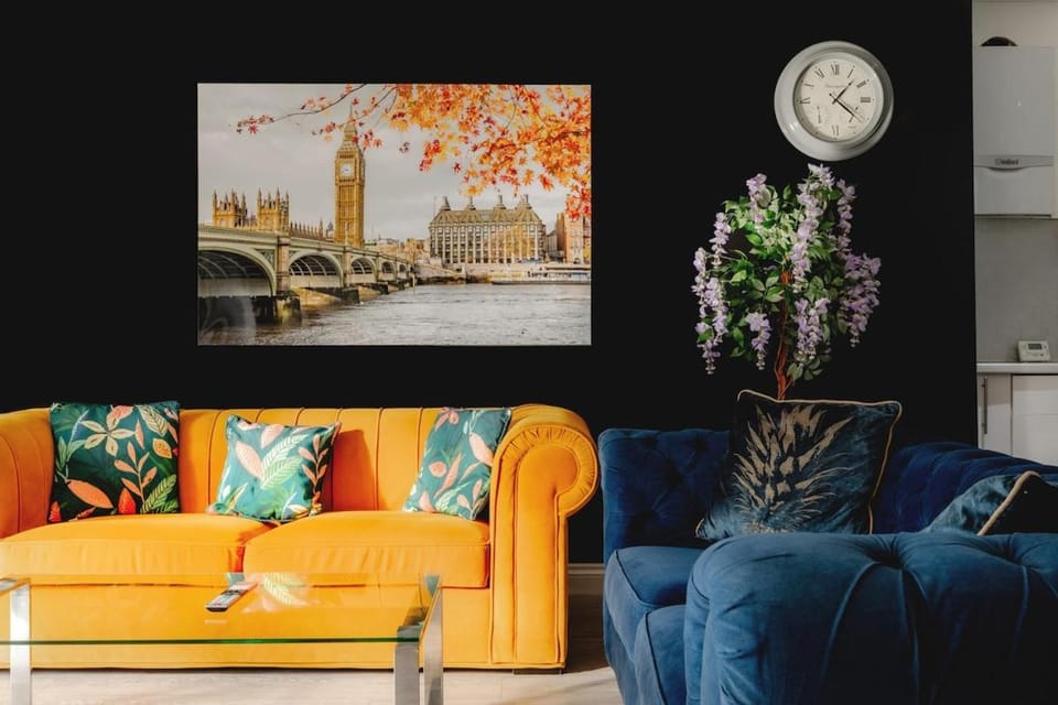 4-BR House Near-Harry Potter-SkyStudios-Sleep 8 & Work Stays House in London