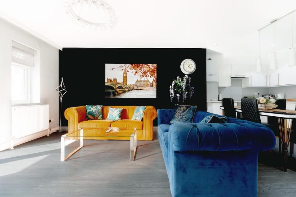 4-BR House Near-Harry Potter-SkyStudios-Sleep 8 & Work Stays House in London