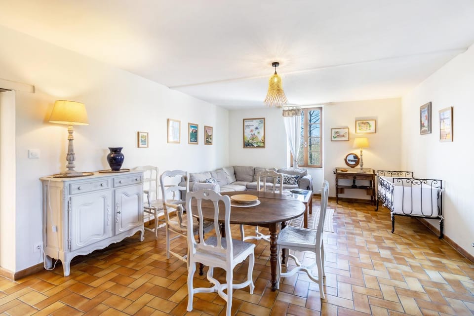 Property building, Kitchen or kitchenette, Living room
